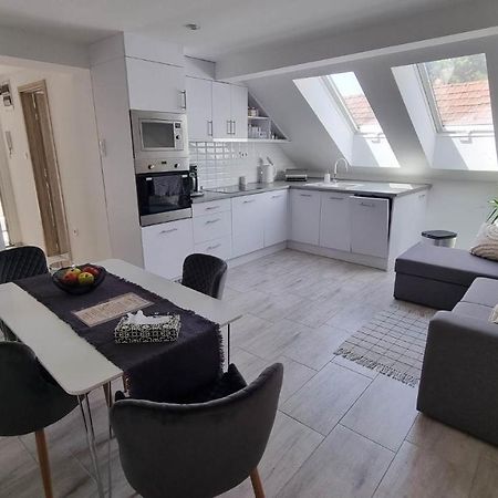 Becsi Kapu Apartman Apartment Vac Exterior photo