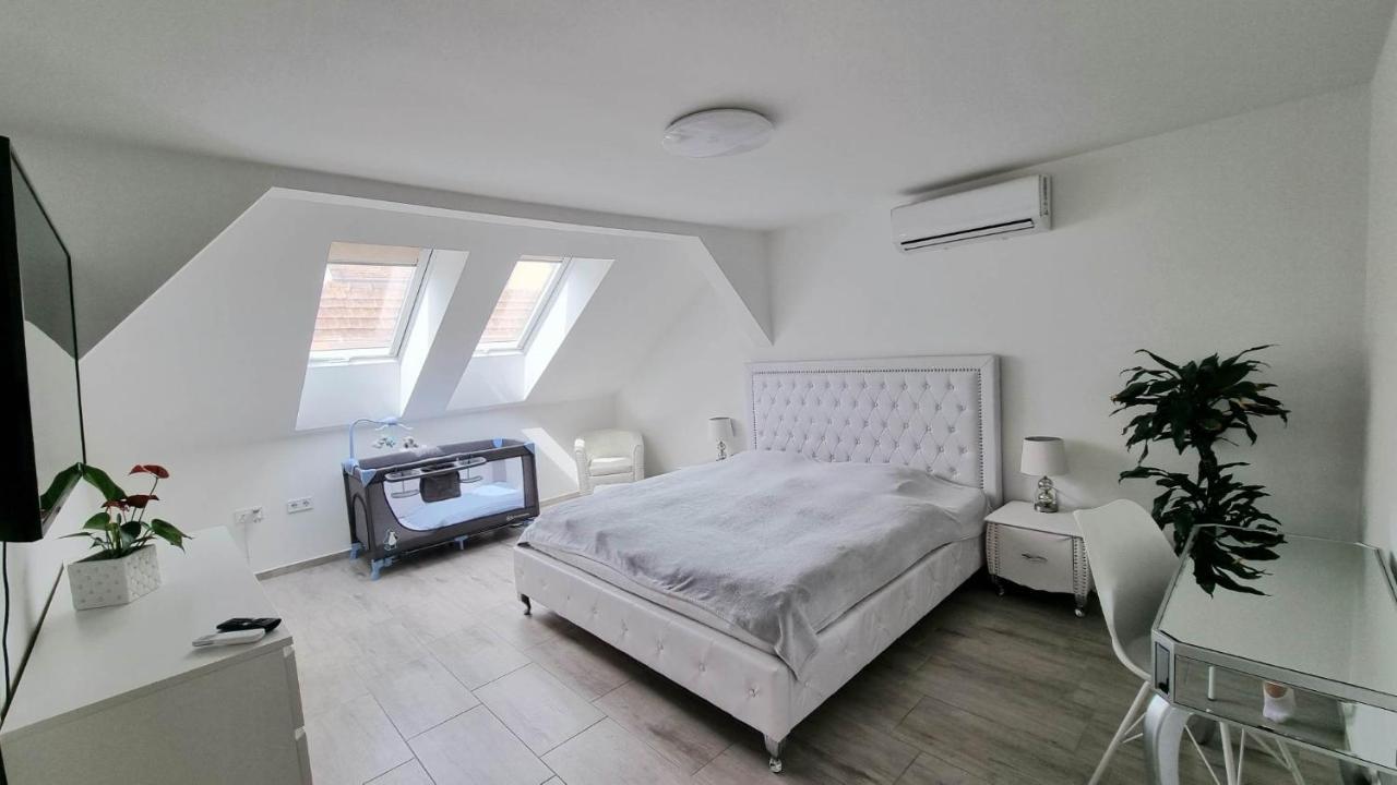 Becsi Kapu Apartman Apartment Vac Exterior photo