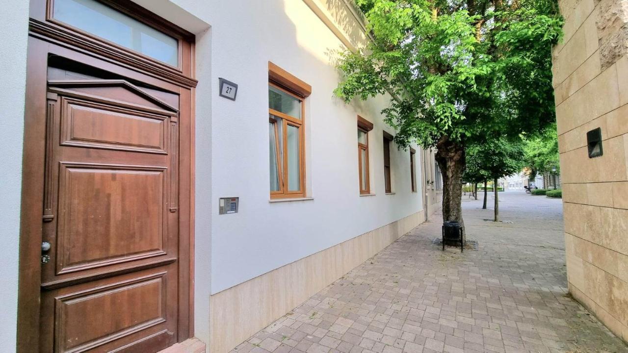 Becsi Kapu Apartman Apartment Vac Exterior photo