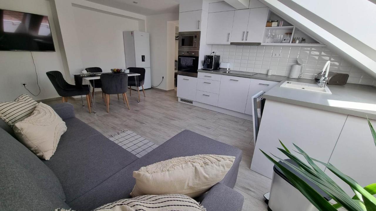 Becsi Kapu Apartman Apartment Vac Exterior photo
