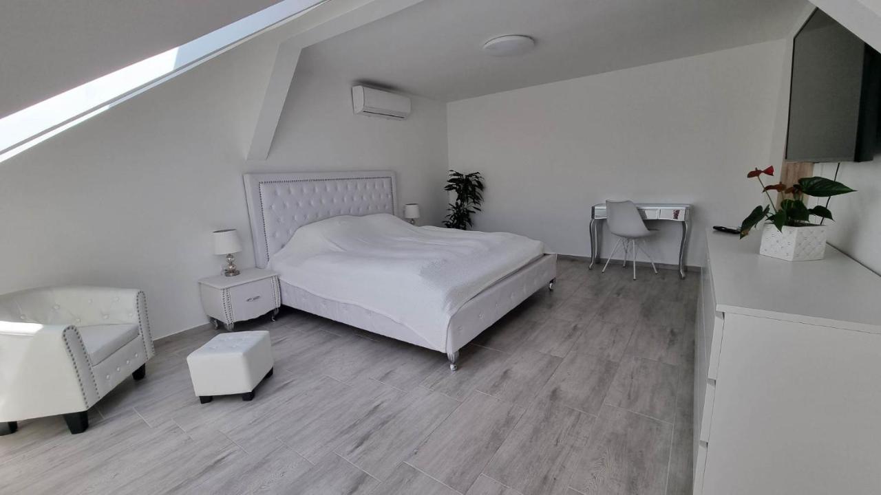 Becsi Kapu Apartman Apartment Vac Exterior photo